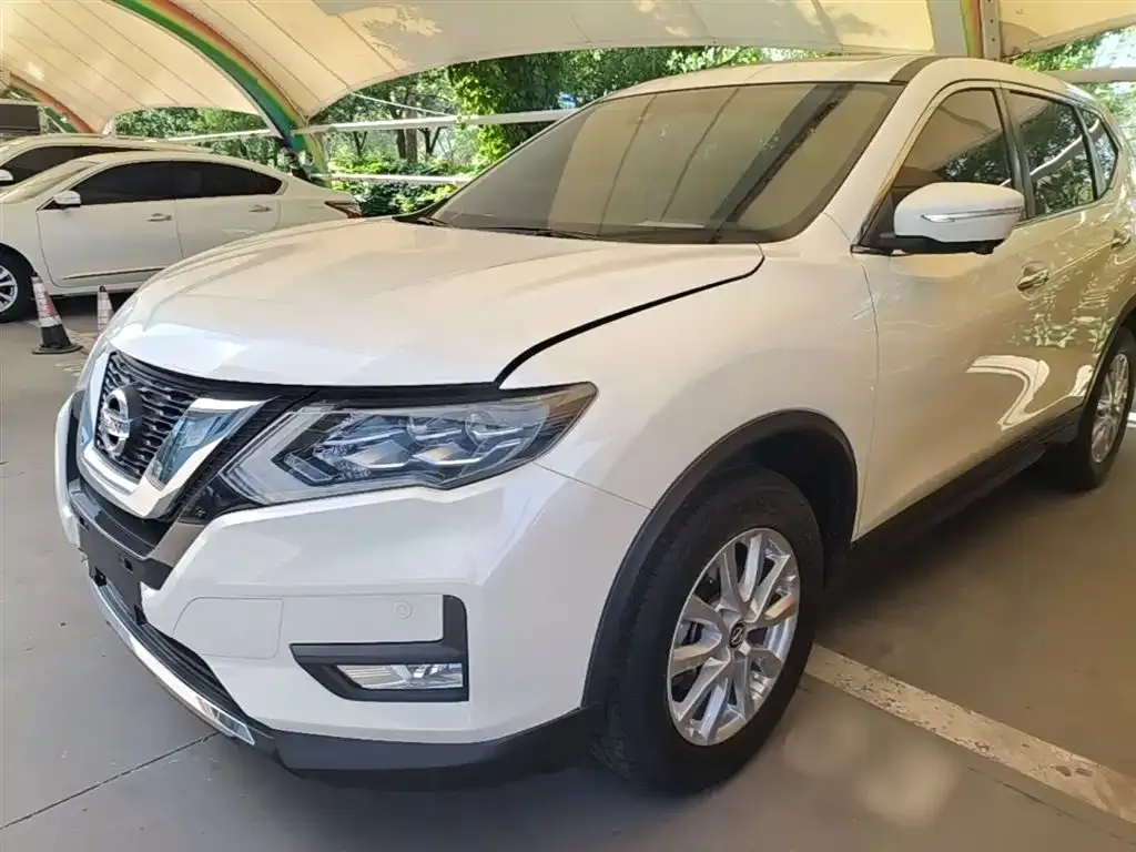 Nissan X-Trail — фото 1