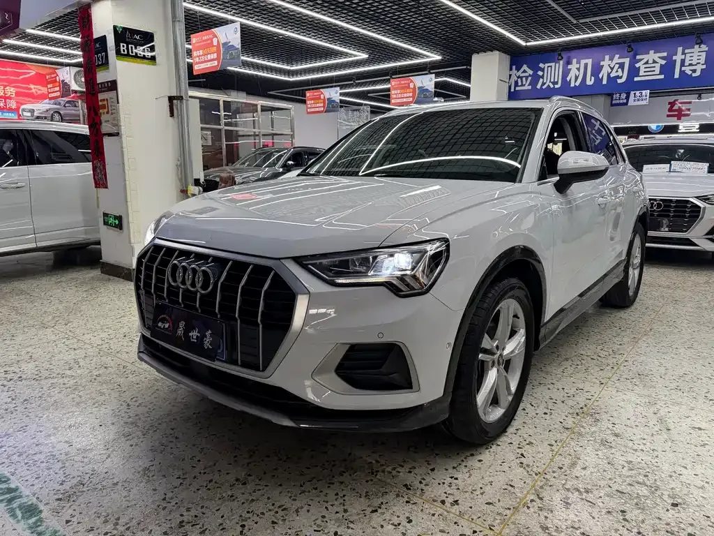 Audi Q3 — фото 1