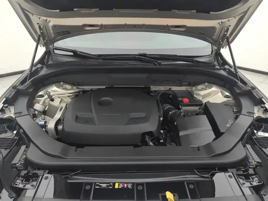 Volvo XC60 — фото 10