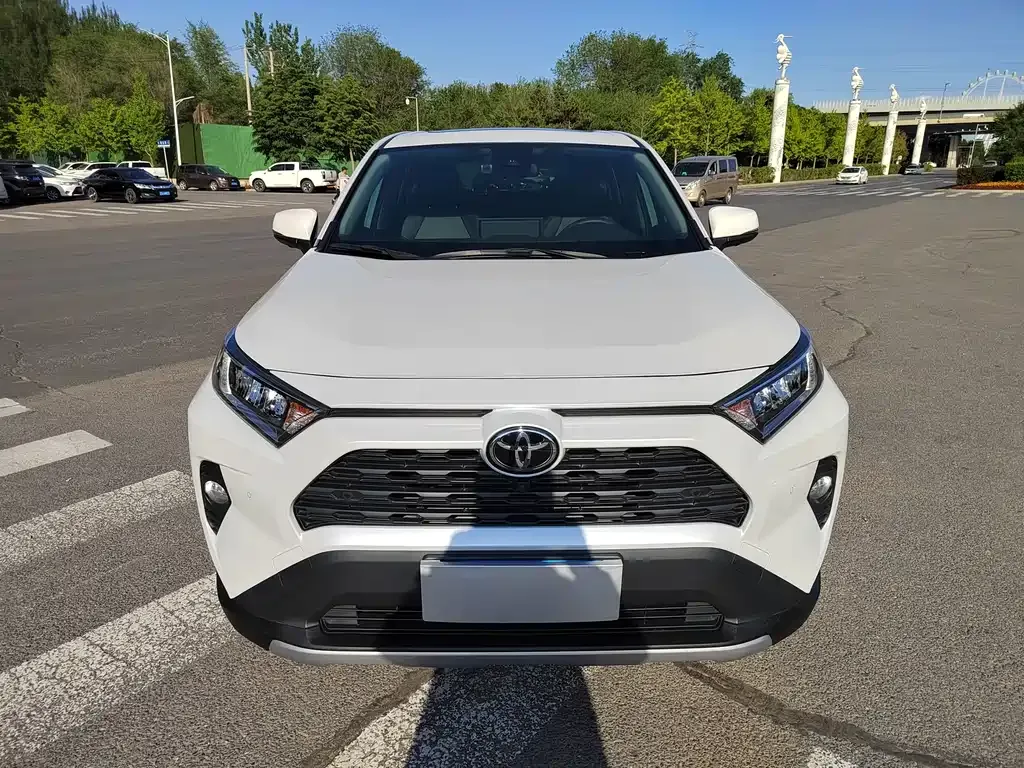 Toyota RAV4 — фото 10