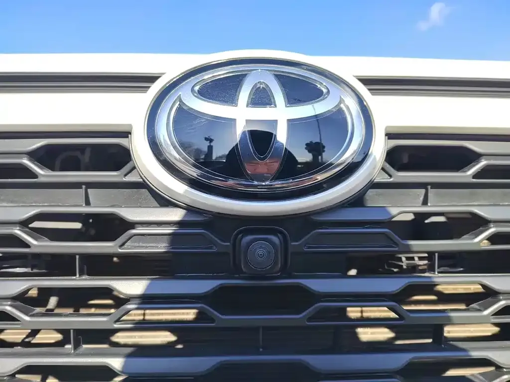 Toyota RAV4 — фото 5