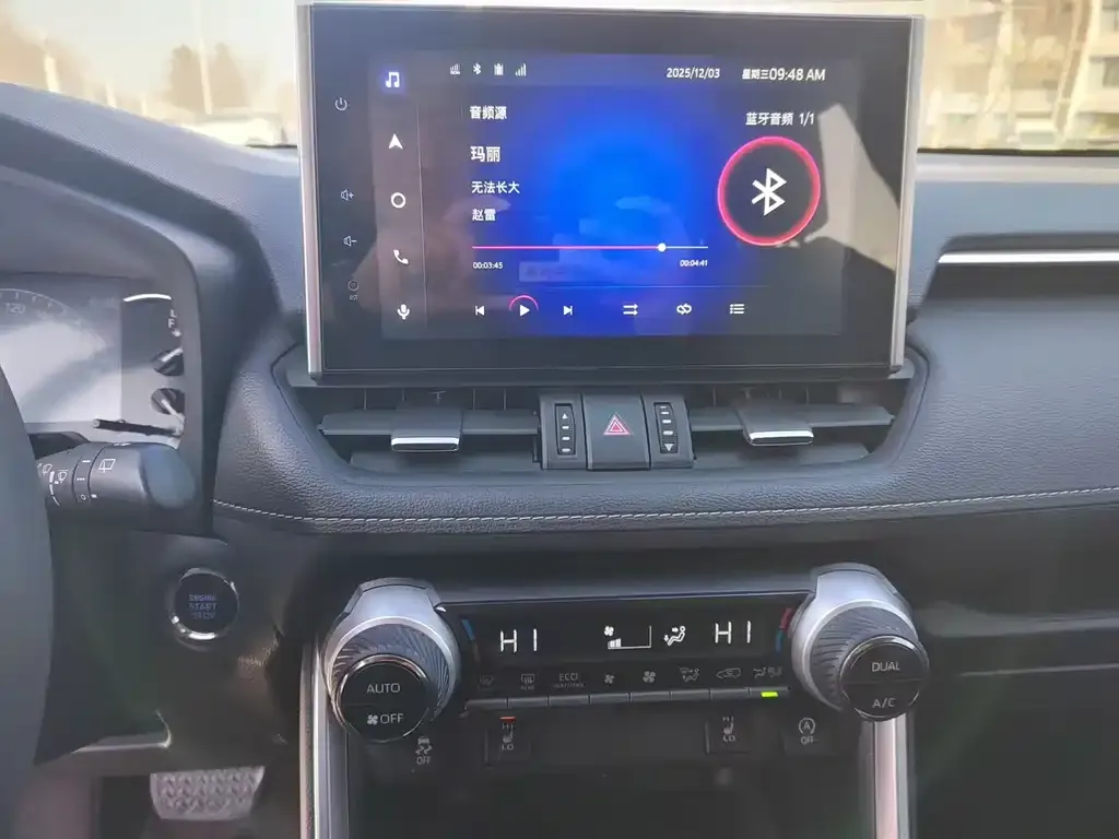Toyota RAV4 — фото 2