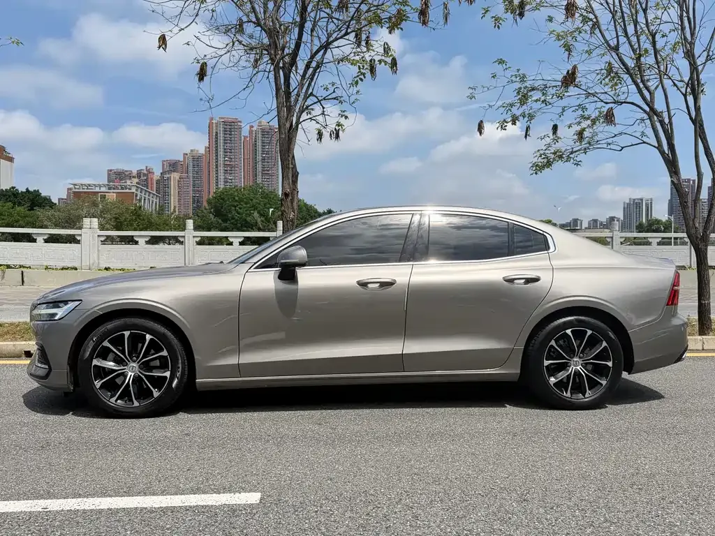 Volvo S60 — фото 4