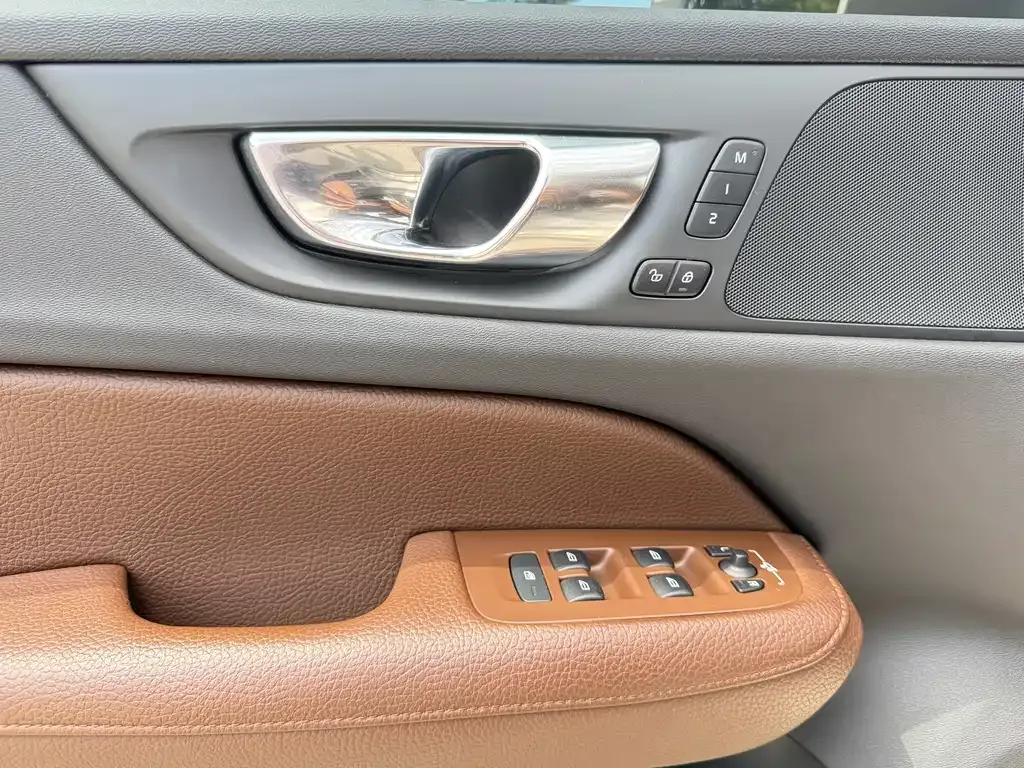 Volvo S60 — фото 10