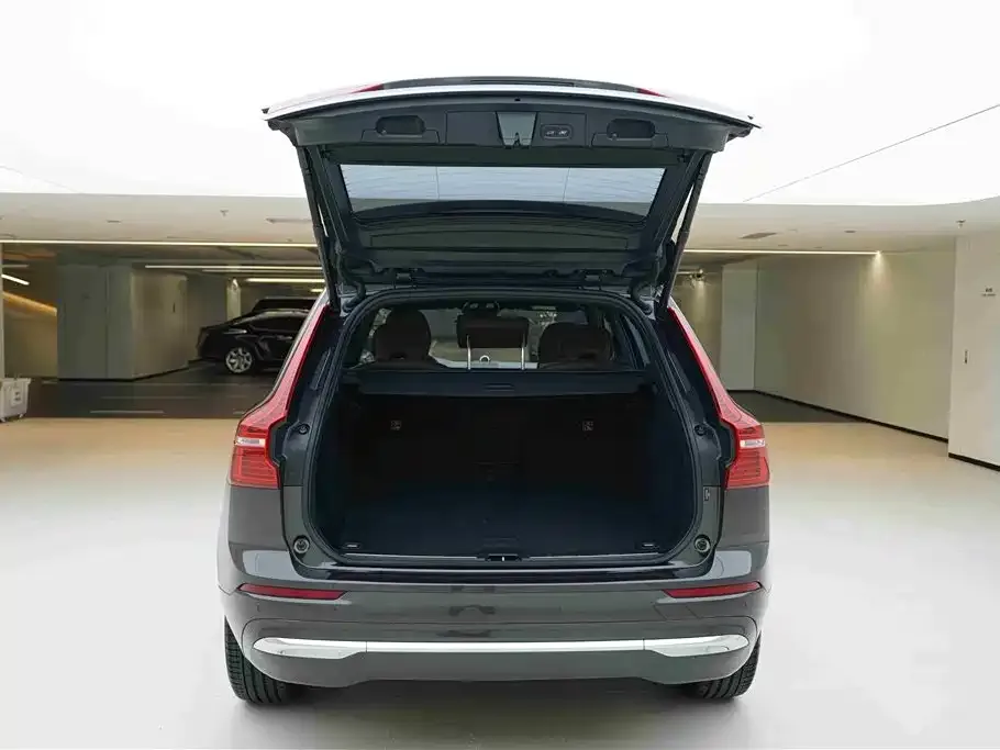 Volvo XC60 — фото 6