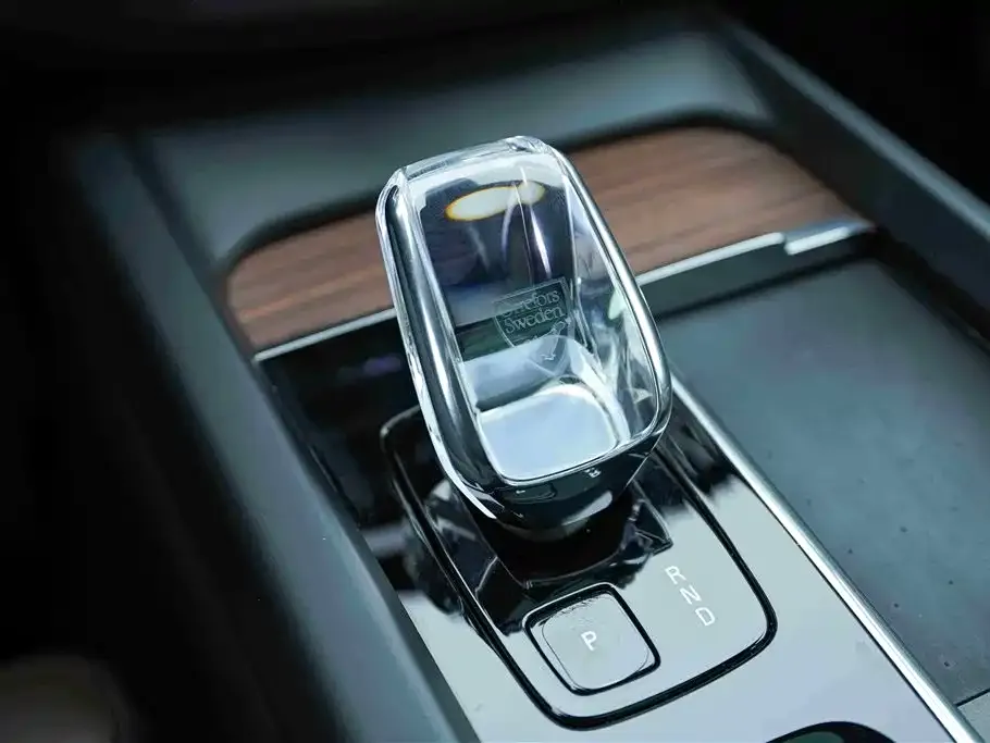 Volvo XC60 — фото 4