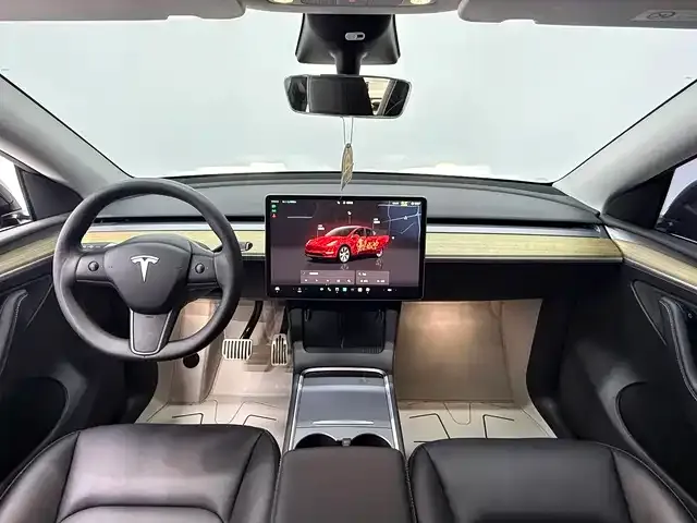 Tesla Model Y — фото 4