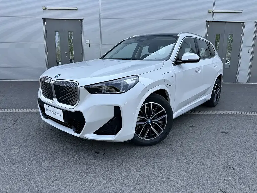 BMW iX1