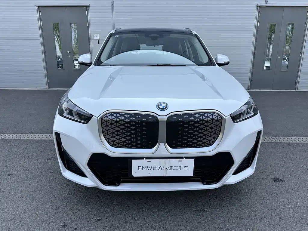 BMW iX1 2025 из CN, фото 8