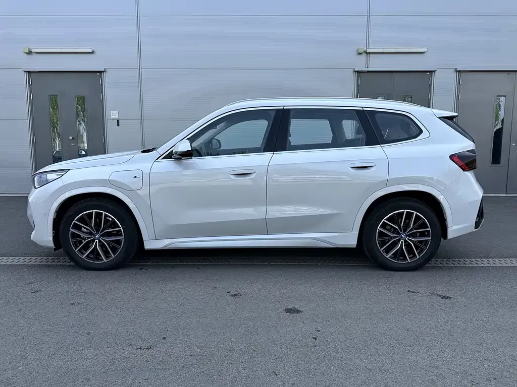 BMW iX1 2025 из CN, фото 5