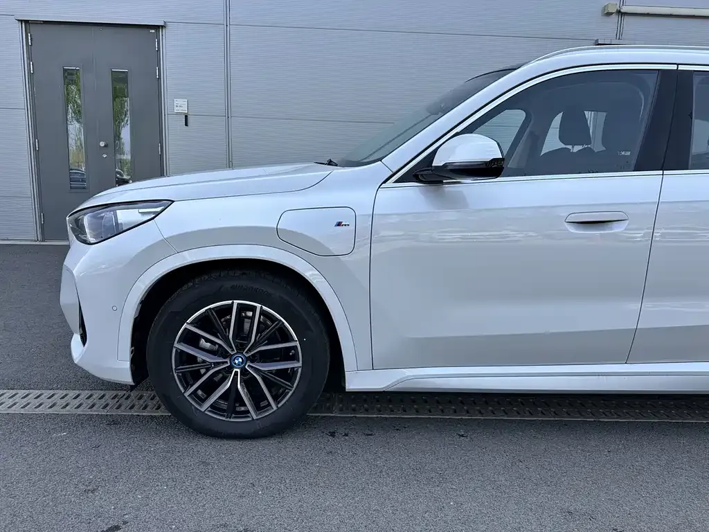 BMW iX1 2025 из CN, фото 9