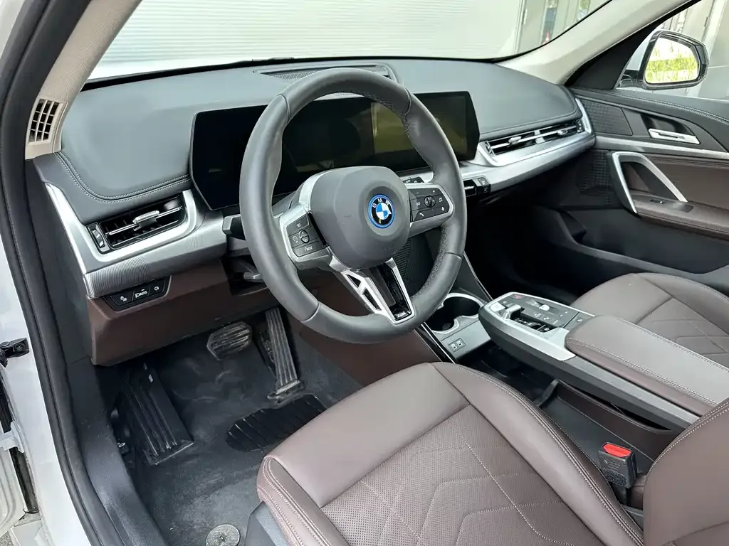 BMW iX1 2025 из CN, фото 7