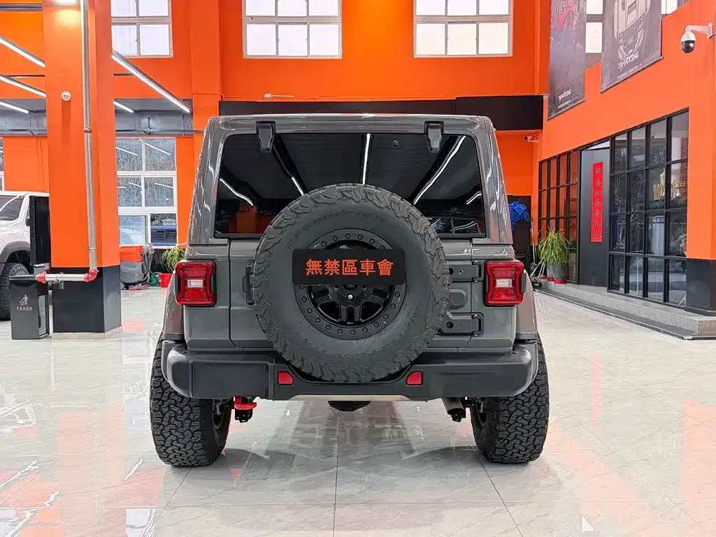 Jeep Wrangler — фото 9