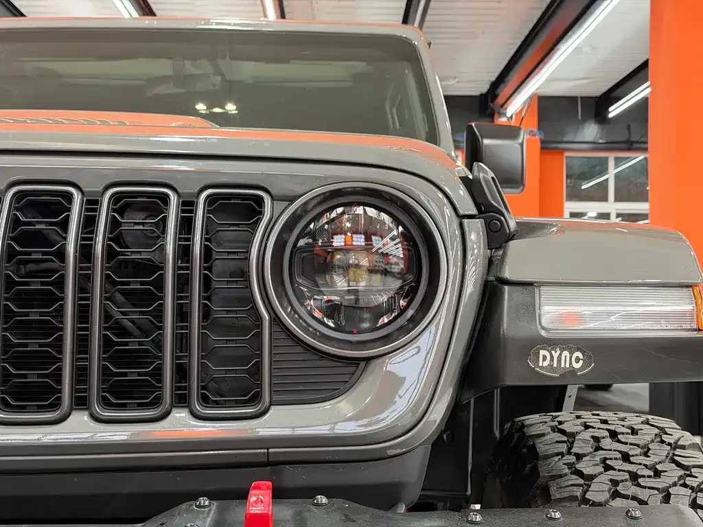 Jeep Wrangler — фото 8
