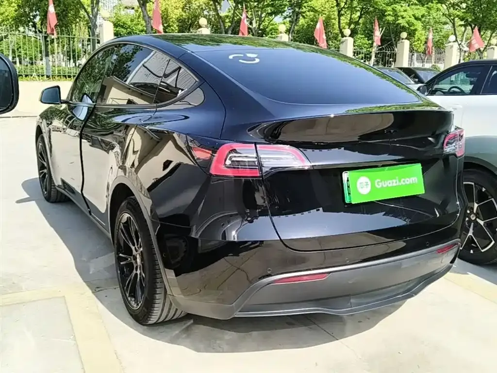 Tesla Model Y — фото 9