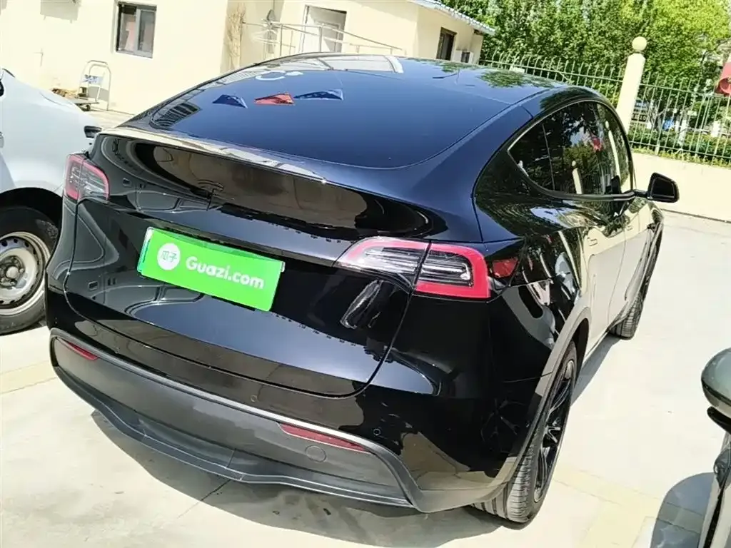 Tesla Model Y — фото 5