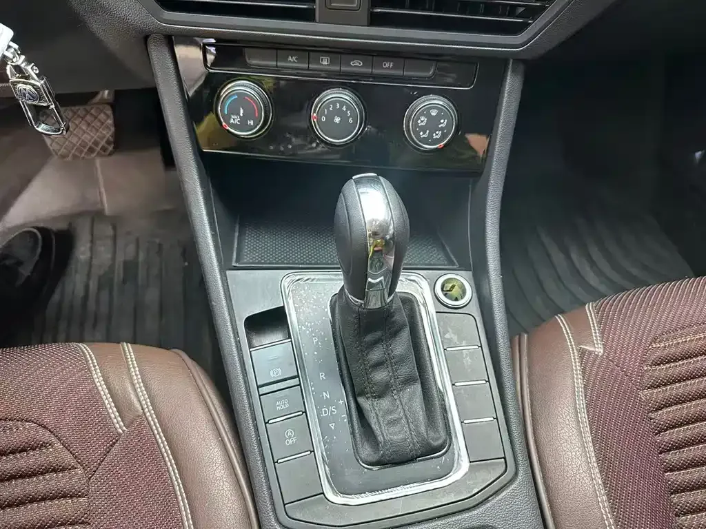 Volkswagen Bora 2022 из CN, фото 8