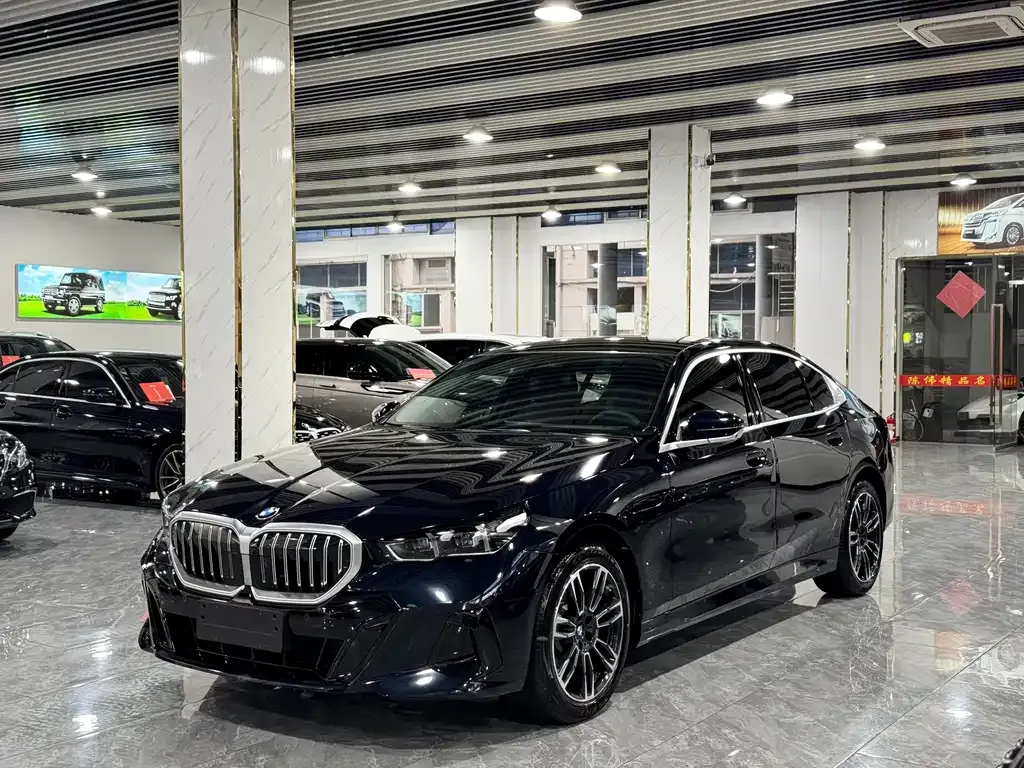 BMW 5 Series — фото 1