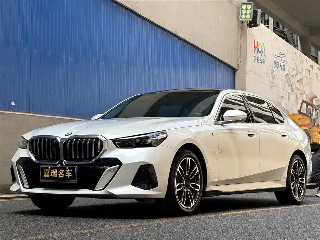 BMW 5 Series — фото 1