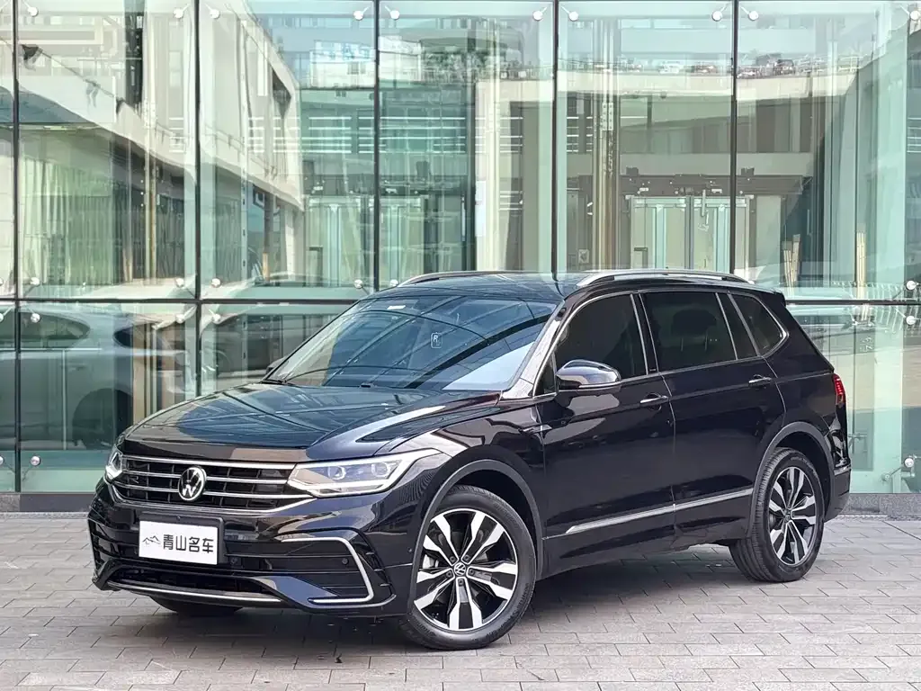 Volkswagen Tiguan L — фото 1