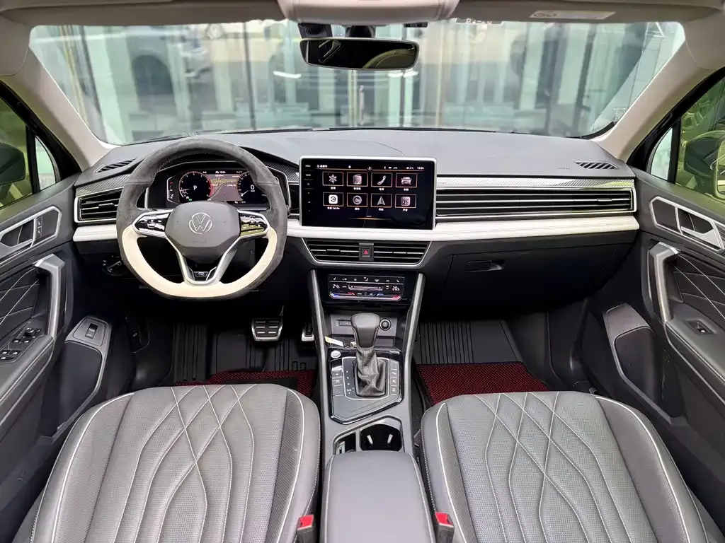 Volkswagen Tiguan L — фото 10