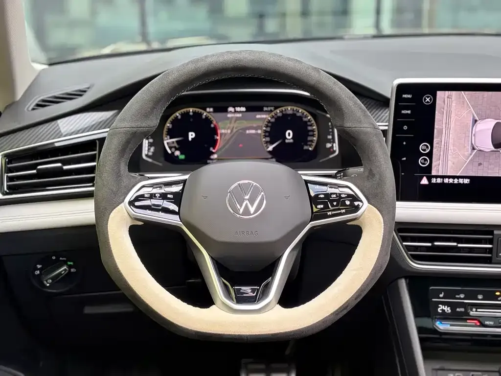 Volkswagen Tiguan L — фото 9