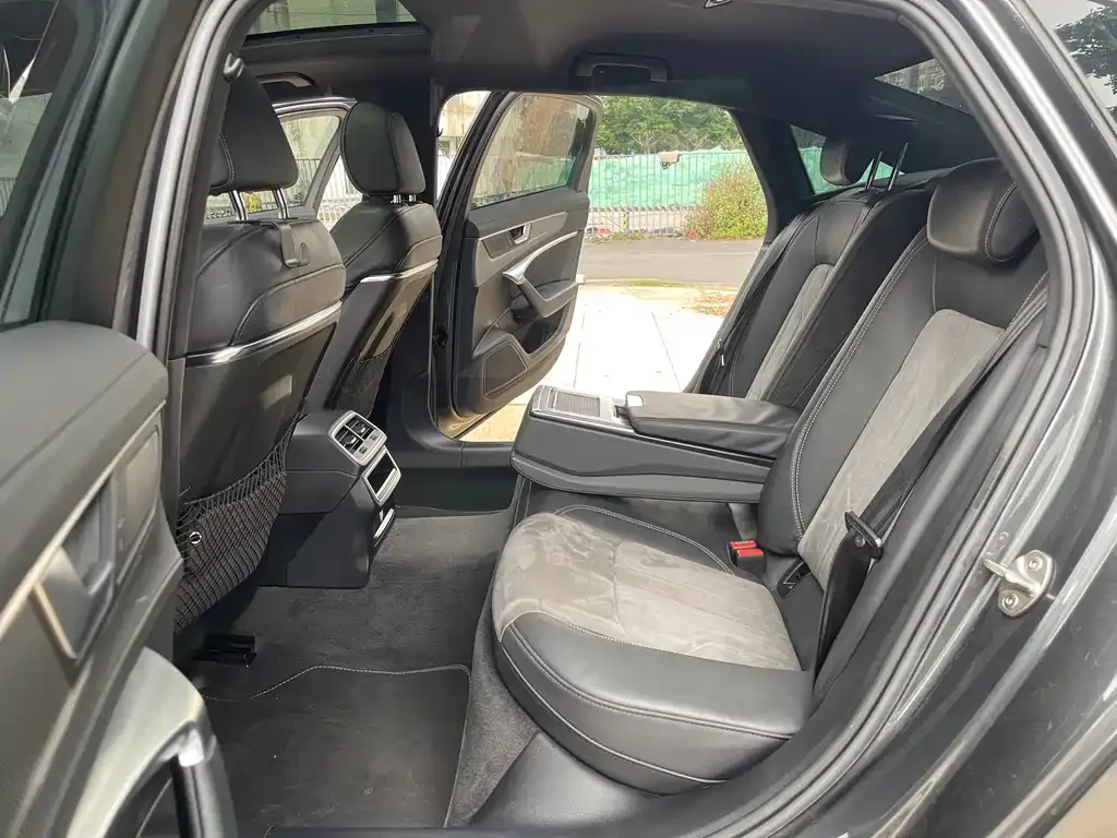 Audi A6L 2021 из CN, фото 5