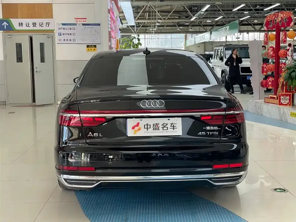Audi A8 — фото 9