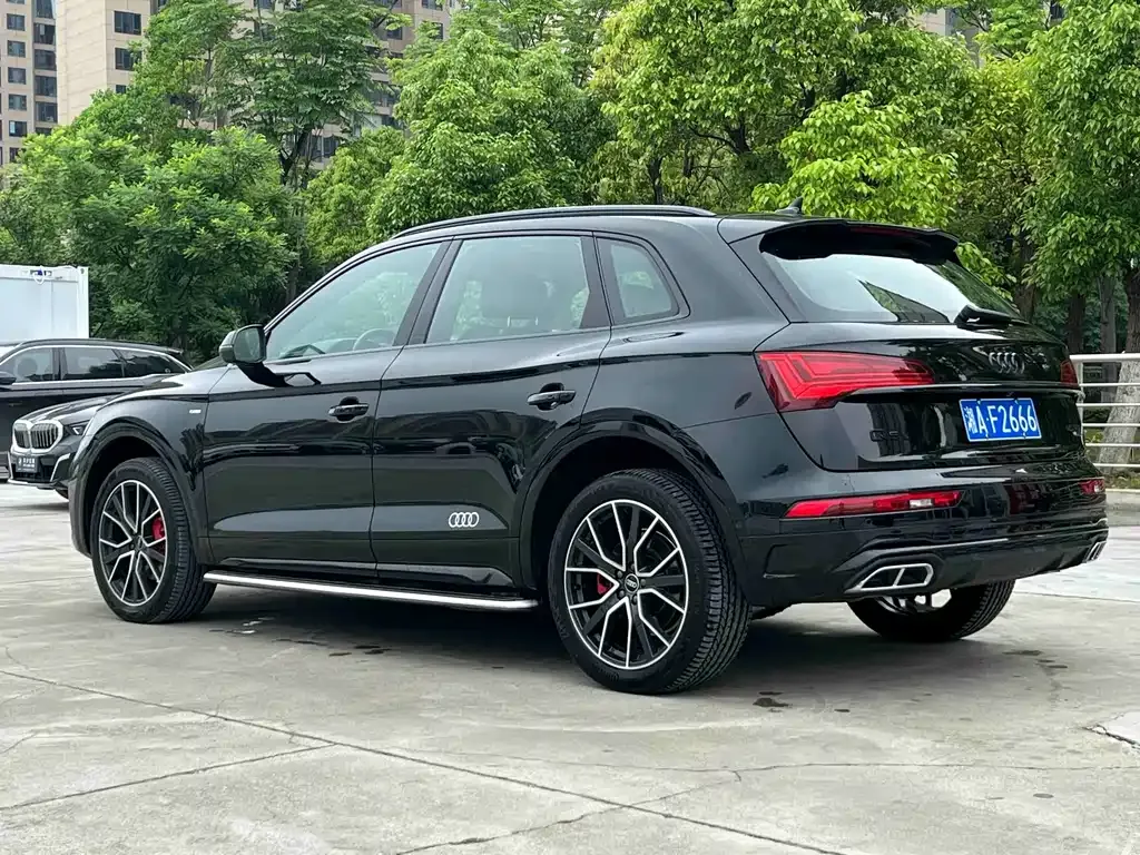 Audi Q5L — фото 10