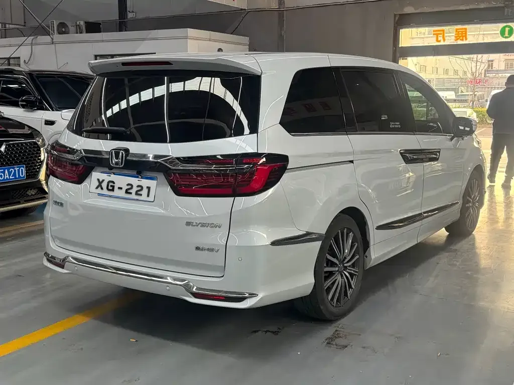 Honda Elysion 2024 из CN, фото 8