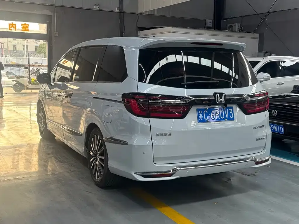 Honda Elysion 2024 из CN, фото 5