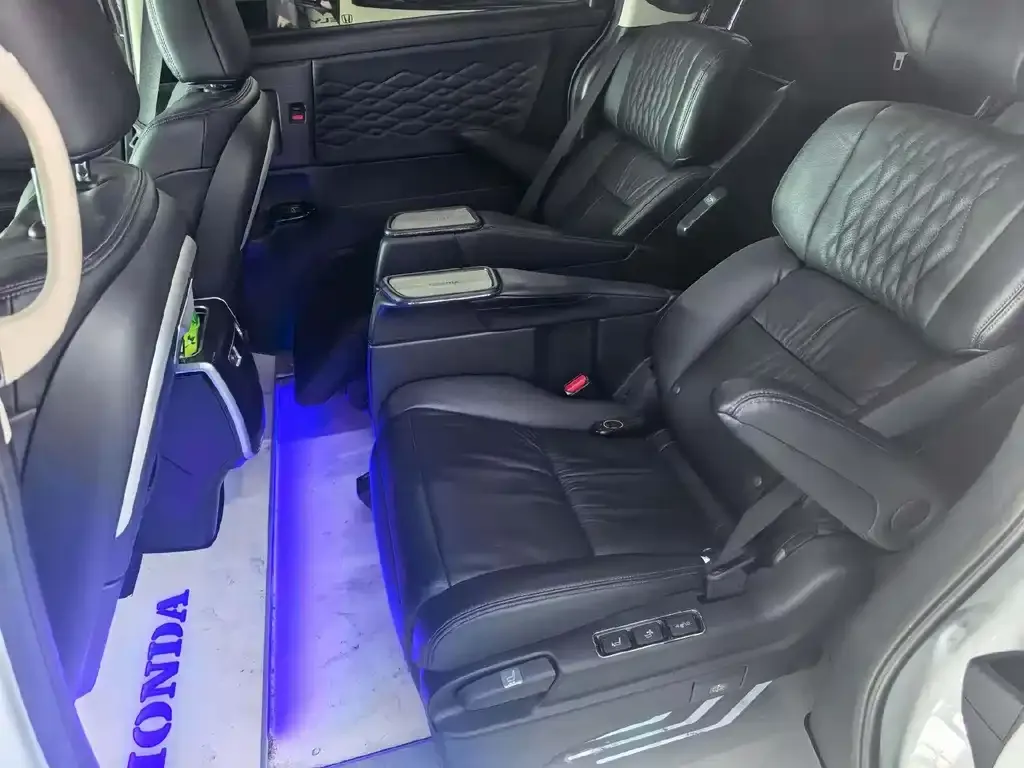 Honda Elysion 2024 из CN, фото 3