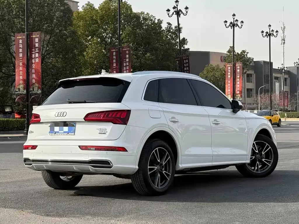 Audi Q5L — фото 5