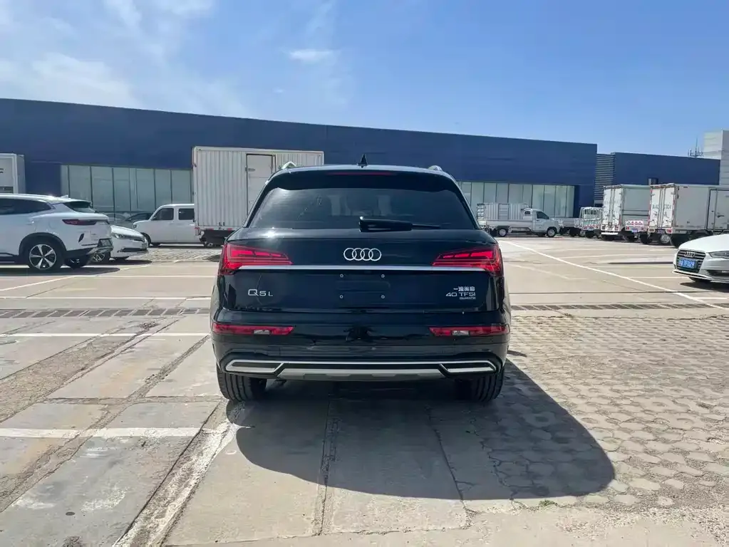 Audi Q5L — фото 5