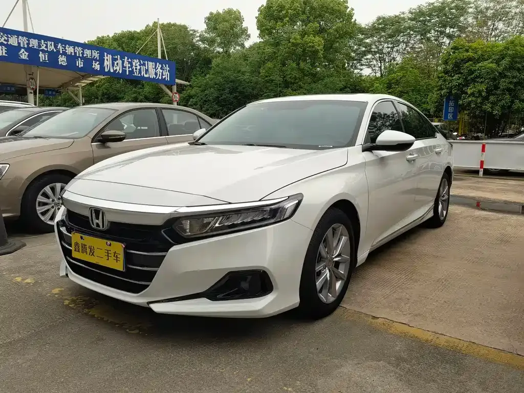 Honda Accord — фото 1