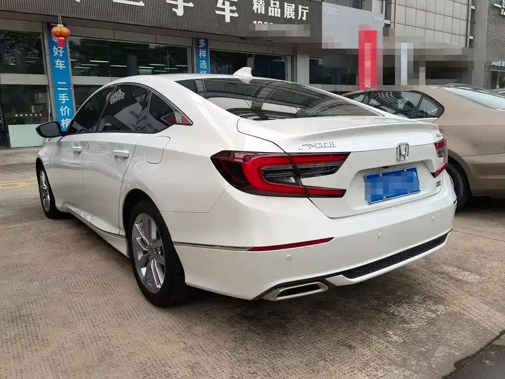 Honda Accord — фото 9