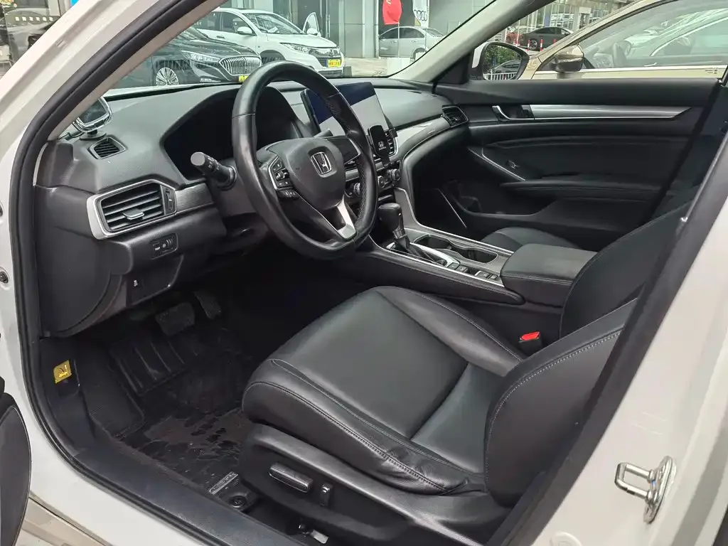 Honda Accord — фото 10