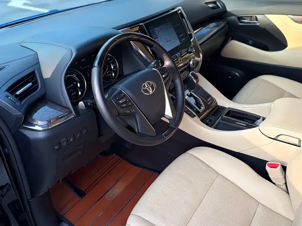 Toyota Vellfire — фото 4