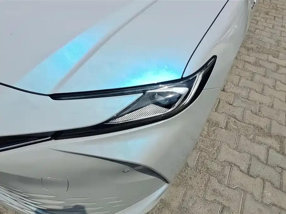 Toyota Camry — фото 3