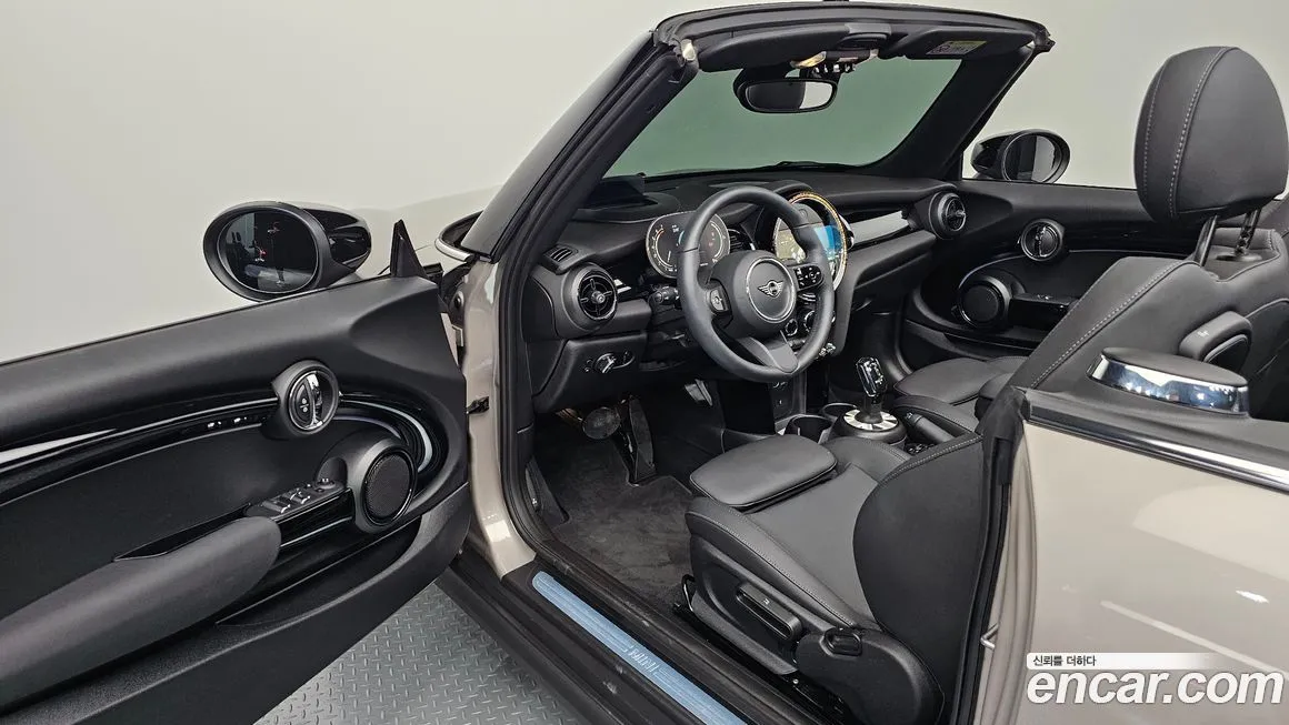 Mini Cooper Convertible 2024 из KR, фото 4
