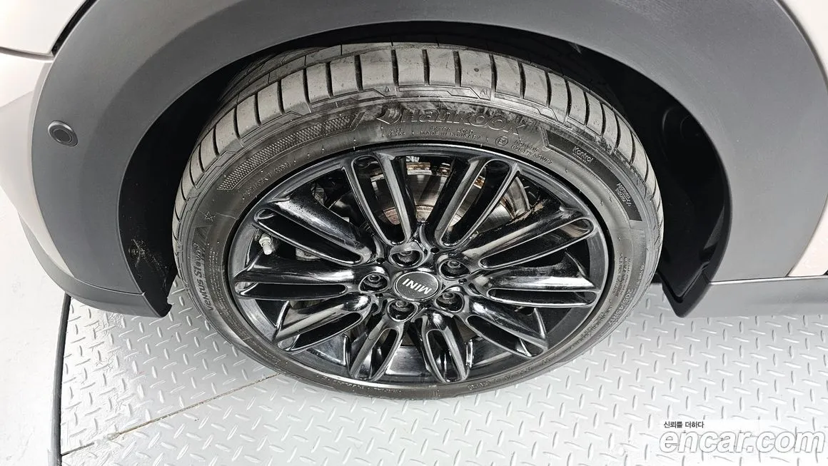Mini Cooper Convertible 2024 из KR, фото 10