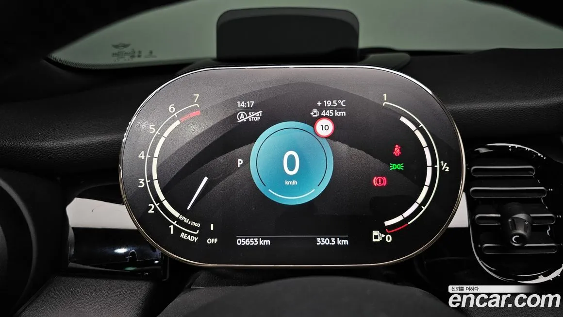 Mini Cooper Convertible 2024 из KR, фото 8