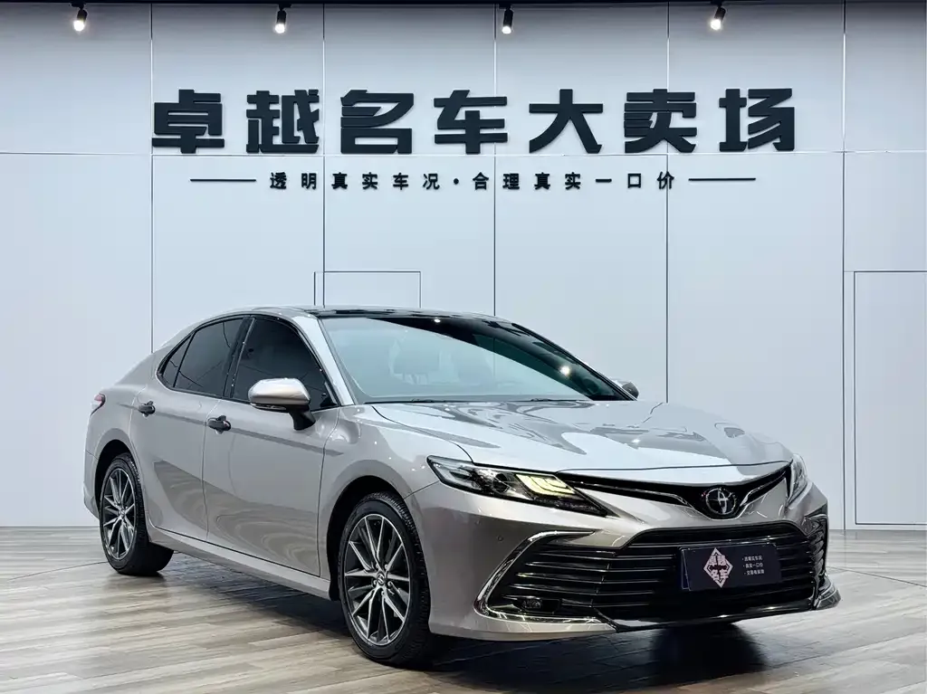 Toyota Camry — фото 4