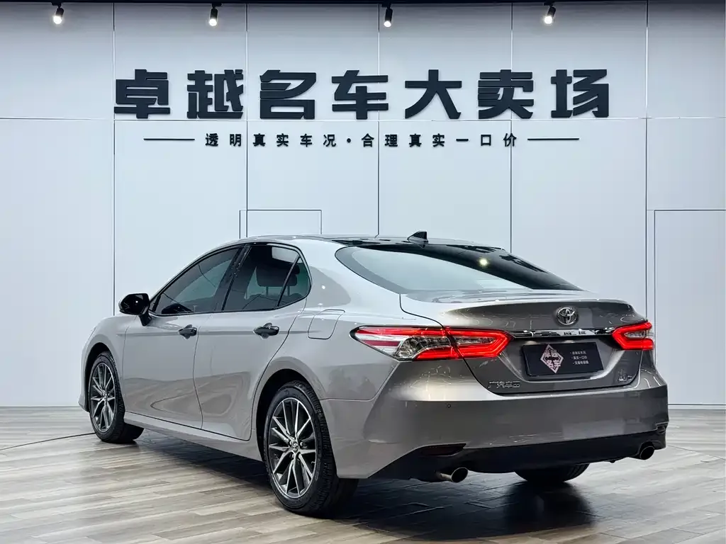 Toyota Camry — фото 3