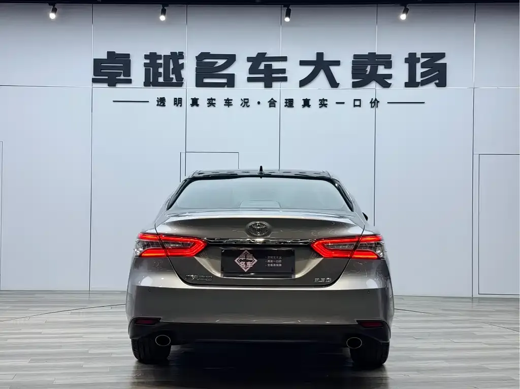Toyota Camry — фото 8