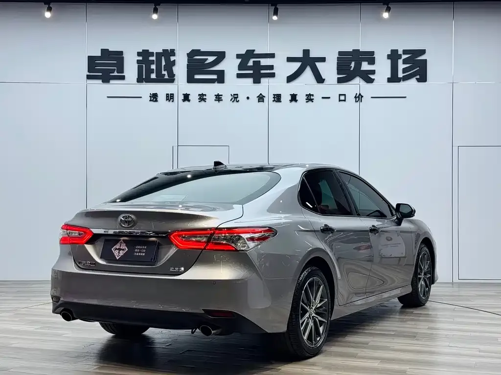 Toyota Camry — фото 7