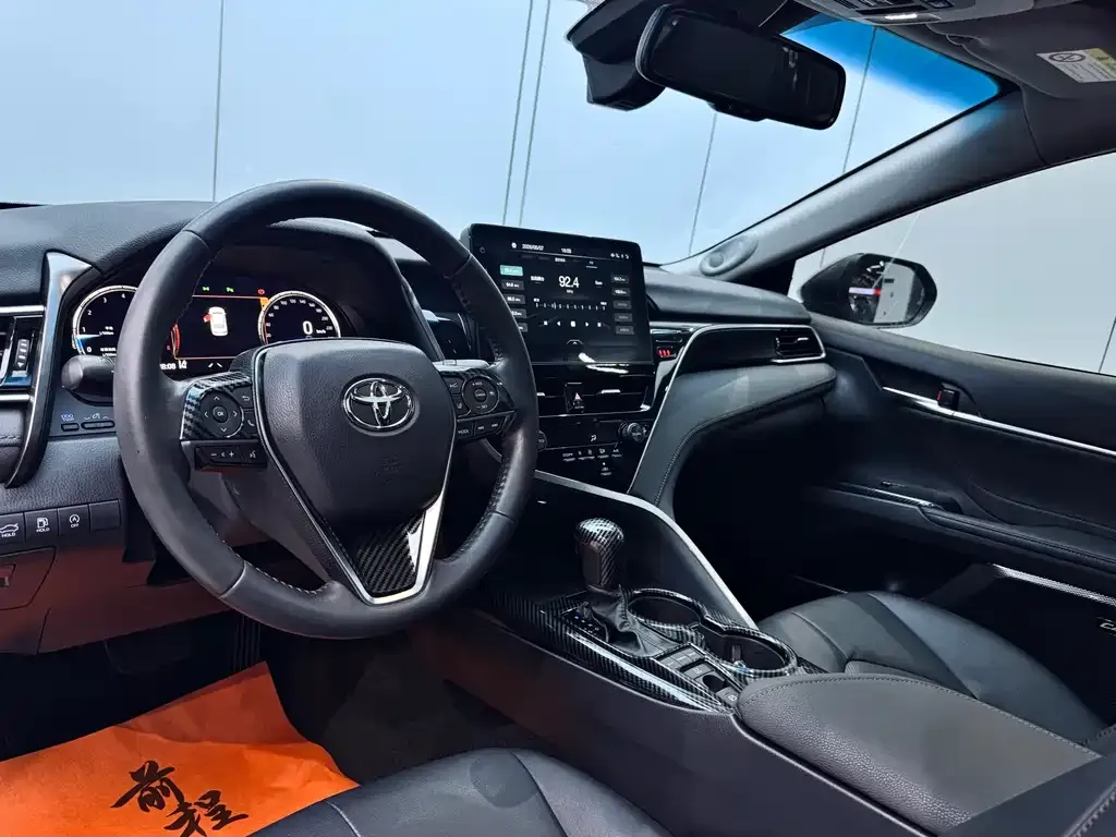 Toyota Camry — фото 5