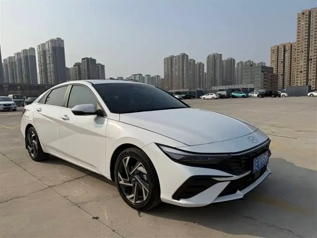 Hyundai Elantra — фото 4