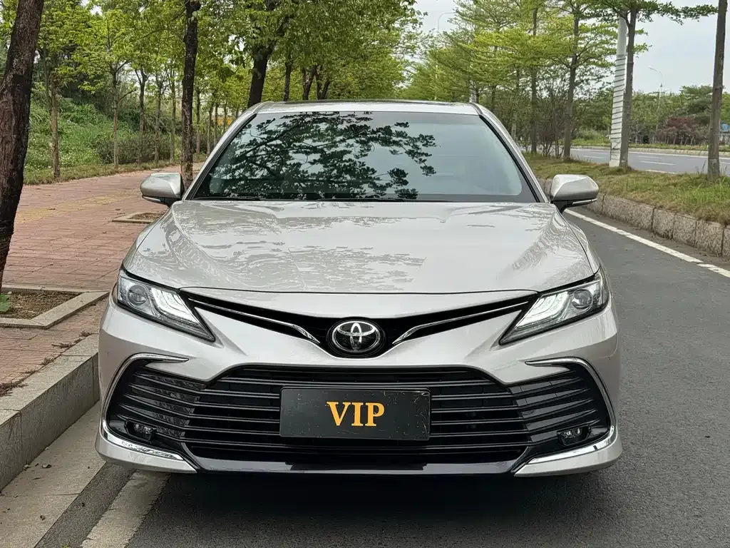 Toyota Camry — фото 7