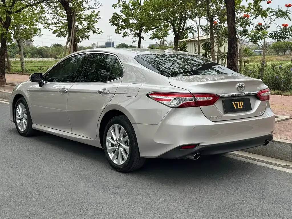 Toyota Camry — фото 8